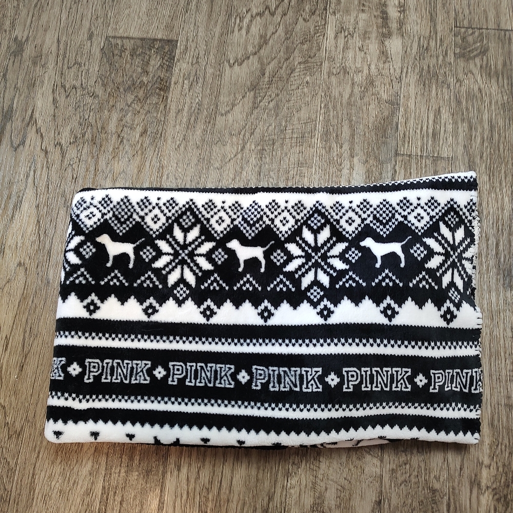 Victoria's Secret Pink black and white sherpa Holiday blanket/throw 50" x 60"